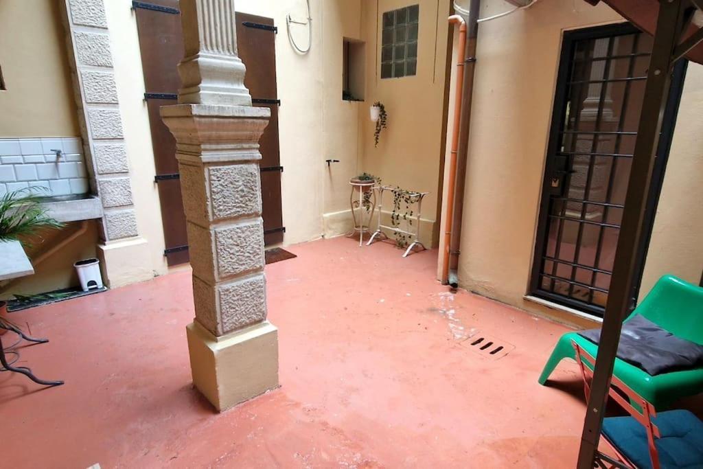 Central And Cozy Loft With Courtyard Bologna Eksteriør billede